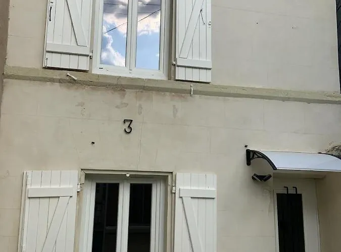 L'escapade : Maison Centre-ville Avec Cour * Saumur